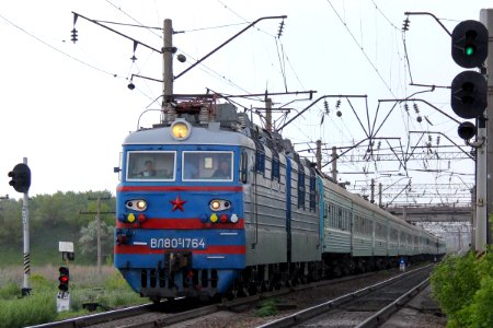 ВЛ80С-1764,_Казахстан,_Карагандинская_область,_станция_Майкудук_(Trainpix_164528)