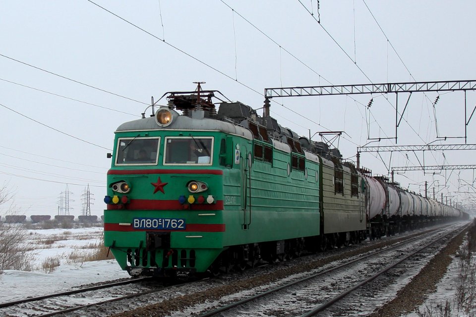 ВЛ80С-1762,_Казахстан,_Карагандинская_область,_перегон_Жана_Караганды_-_Майкудук_(Trainpix_185927)