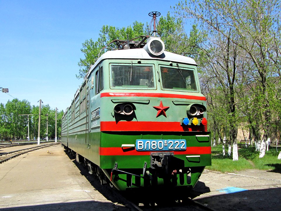 ВЛ80С-222,_Казахстан,_Карагандинская_область,_депо_Караганда-Сортировочная_(Trainpix_100343)