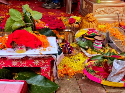 A_Bengali_Hindu_Wedding_Arrangement_(Chadhna_Tala)