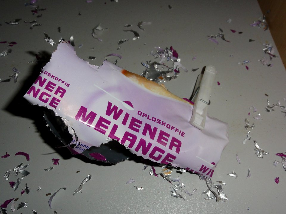 A_clothes_peg_closing_a_bag_does_not_avoid_rodents_to_open_it