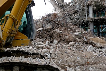 A_close-up_photo_of_the_demolition_of_the_C.S._Post_Building_Amsterdam_on_Oosterdokseiland,_February_2011 photo