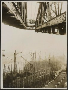 A_Clyde_yard_from_big_crane,_Bestanddeelnr_158-2644