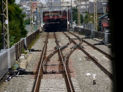 A_crossover_on_Keio_sagamihara_line