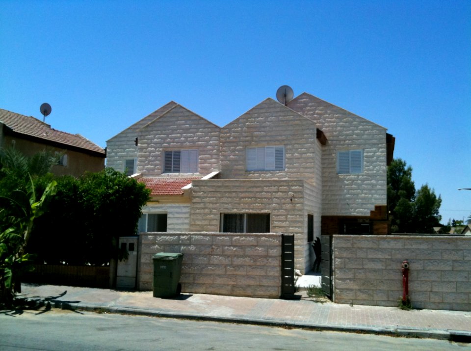 A_Cottage_in_Ramot_Alef_Beersheeba_Israel_IMG_4131