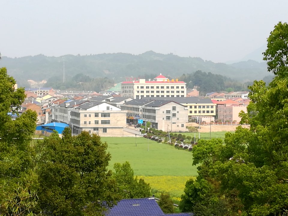 A_distant_view_of_Qingshanqiao_Town_(Ningxiang),_China