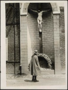 A_crucifix_near_the_trenches,_Bestanddeelnr_158-2341