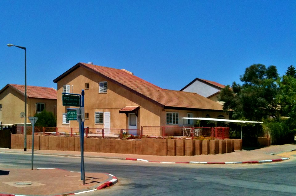 A_Cottage_in_Ramot_Alef_Beersheeba_Israel_IMG_4130