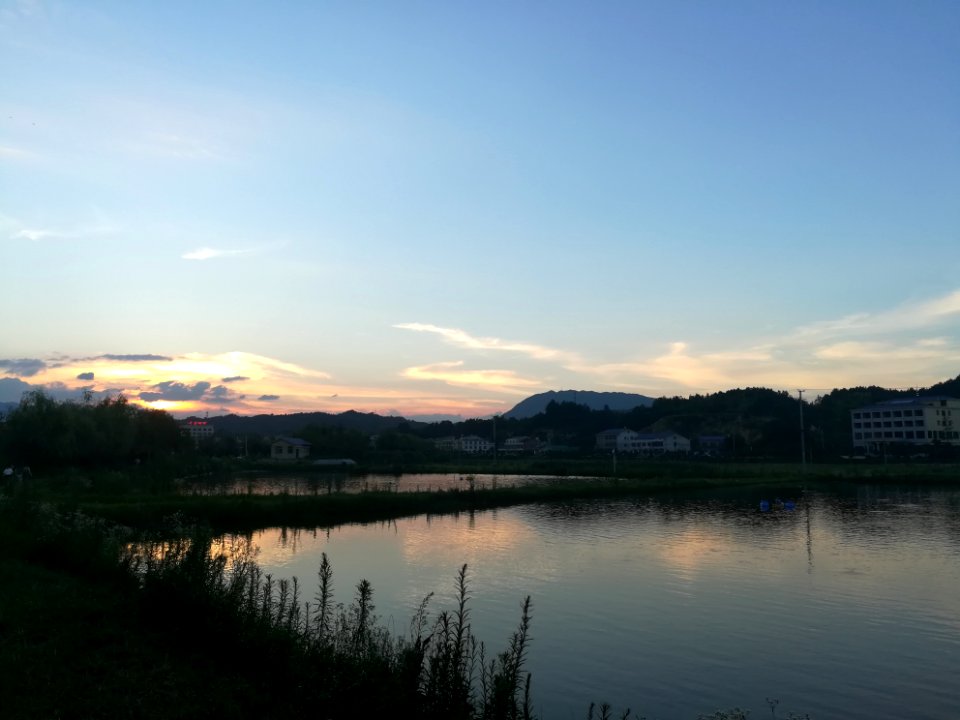 A_distant_view_of_Qingshanqiao_Town_and_Furong_Mountain_in_Ningxiang,_Hunan,_China,_Picture1