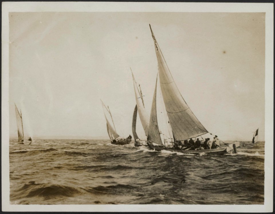 A_naval_sailing_race,_Bestanddeelnr_158-2676