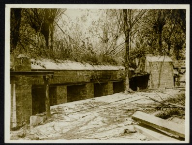 A_massive_gun_position_of_Boche_taken_by_us_near_Blangy_-_note_the_place_for_sto,_Bestanddeelnr_158-0938