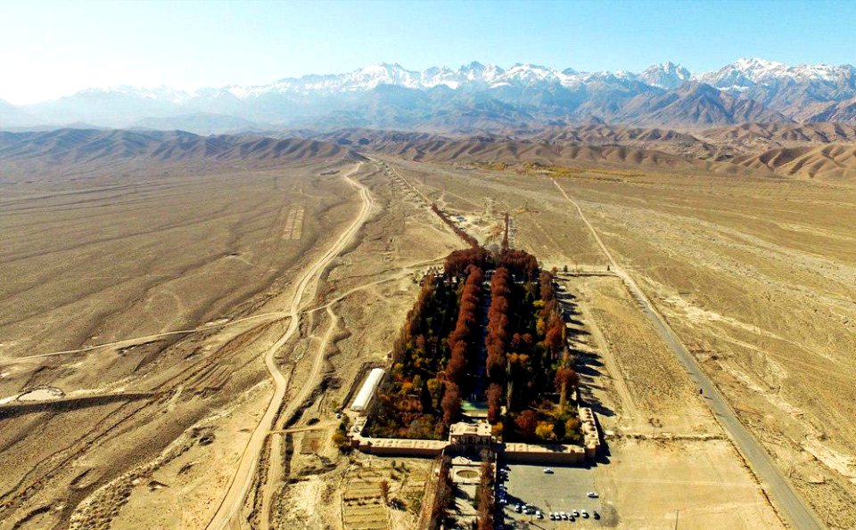 A_Garden_In_The_Heart_Of_Iranian_Deserts_(186912567)