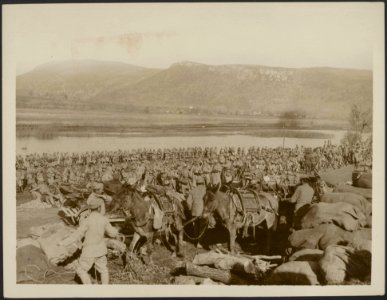 A_French_battalion_preparing_to_march_after_Bivouac,_Bestanddeelnr_158-2425
