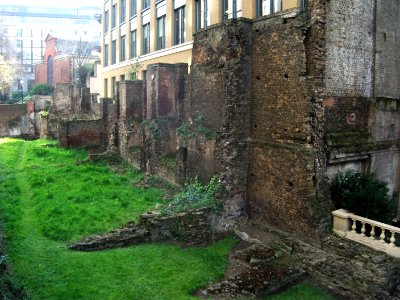 A_náci_bombatámadás_után_feltárult_rom_(Noble_Street)