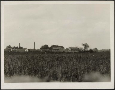 A_German_shell_bursting_in_a_village,_Bestanddeelnr_158-2338