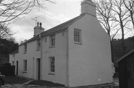A_ghost_disturbs_Pete_and_Sian_Allport_after_moving_to_Garreg_Wen_near_Porthmadog,_home_of_the_harpist_Dafydd_y_Garreg_Wen_(1556991)1