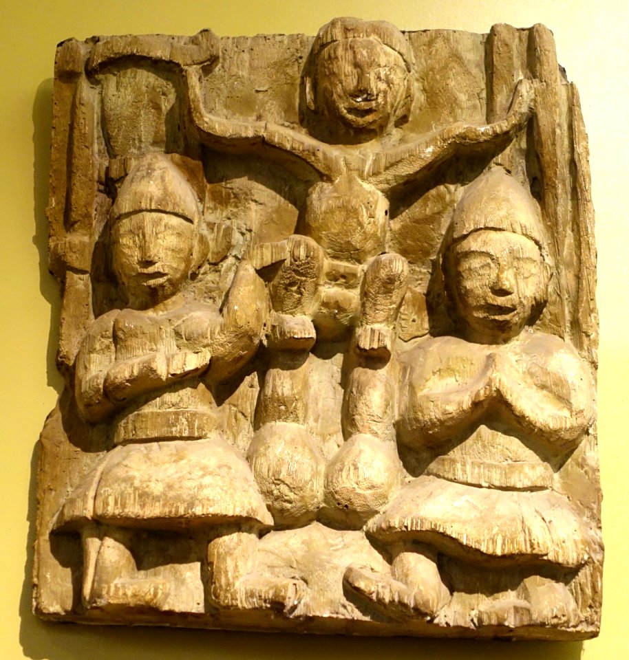 A_game_of_human_pyramid,_Tay_Dang_Communale_house,_Ha_Tay_province,_17th_century,_wood_-_Vietnam_National_Museum_of_Fine_Arts_-_Hanoi,_Vietnam_-_DSC04927