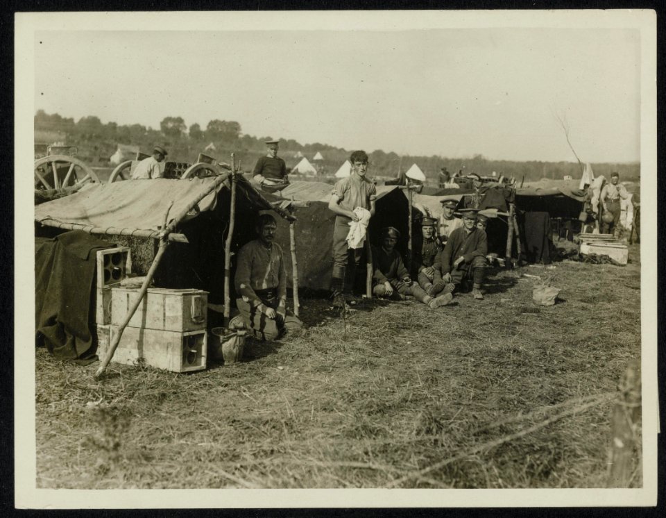A_camp_near_the_Somme,_Bestanddeelnr_158-0414
