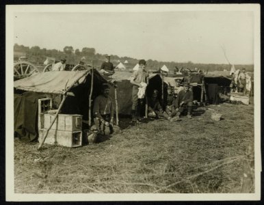 A_camp_near_the_Somme,_Bestanddeelnr_158-0414