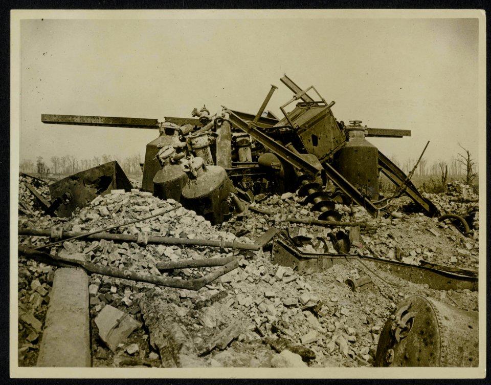 A_German_stronghold_damaged_by_our_shell_fire_-_The_Briqueterie_near_Montauban,_Bestanddeelnr_158-0480