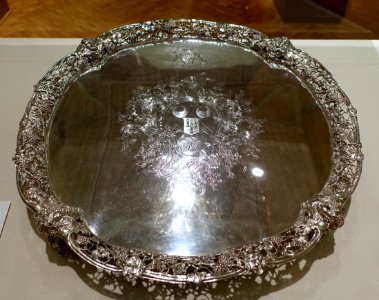 A_George_II_silver_salver_with_John_Henniker_family_crest,_by_William_Cripps,_London,_1753,_silver_-_Currier_Museum_of_Art_-_Manchester,_NH_-_DSC07321
