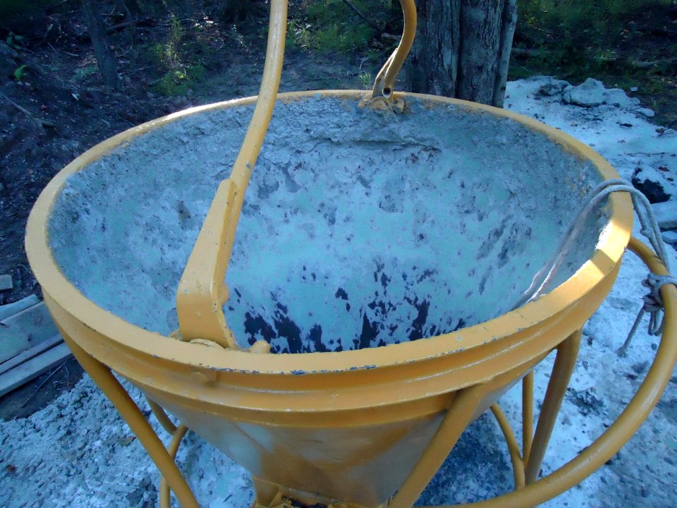 A_giant_vat_to_mix_concrete