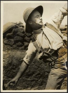 A_bombing_officer_lobbing_a_Mills_grenade,_Bestanddeelnr_158-2200