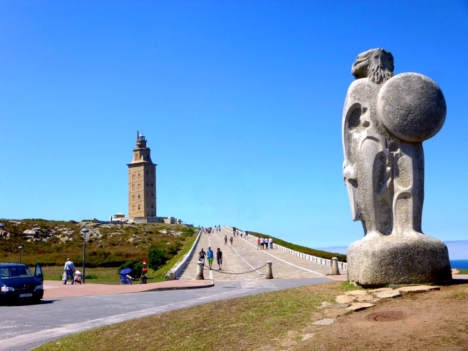 A_Coruña_-_Torre_de_Hércules_03