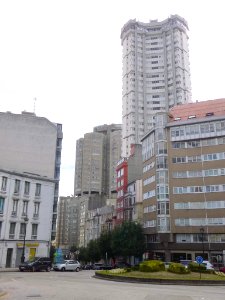 A_Coruña_-_Torre_Costa_Rica_(Torre_Hercón)_05