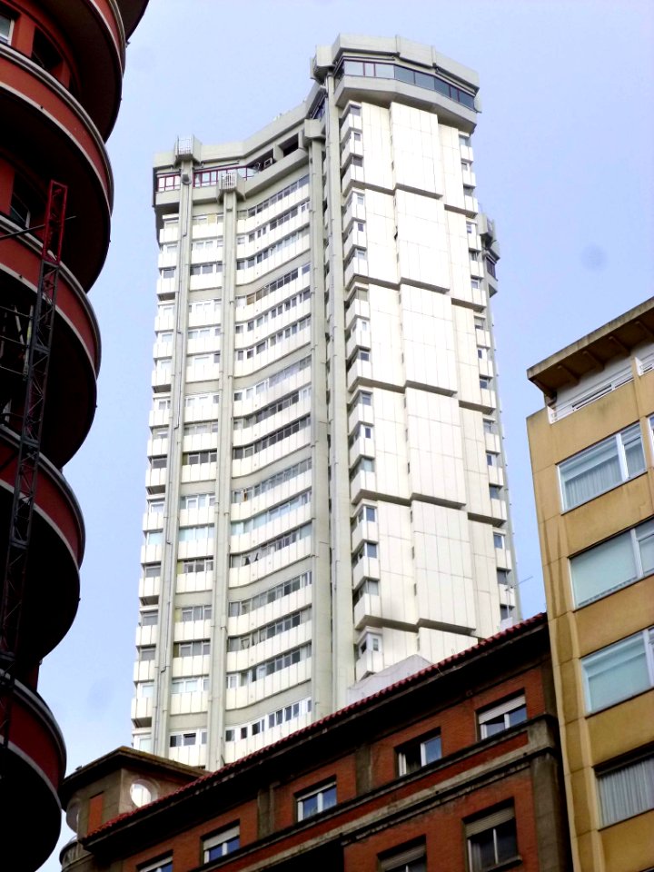 A_Coruña_-_Torre_Costa_Rica_(Torre_Hercón)_01