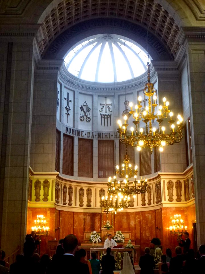 A_Coruña_-_Iglesia_de_San_Pío_X_y_San_Roque_(Esclavas_del_Sagrado_Corazón_de_Jesús)_4