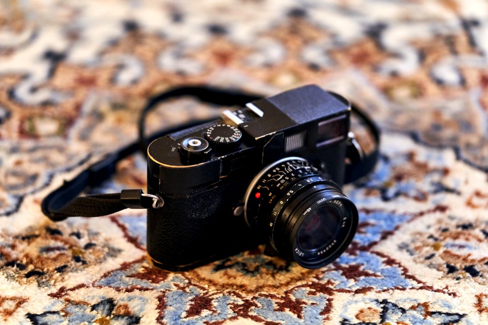 A_Leica_M9_camera_on_a_carpet,_29_June_2019