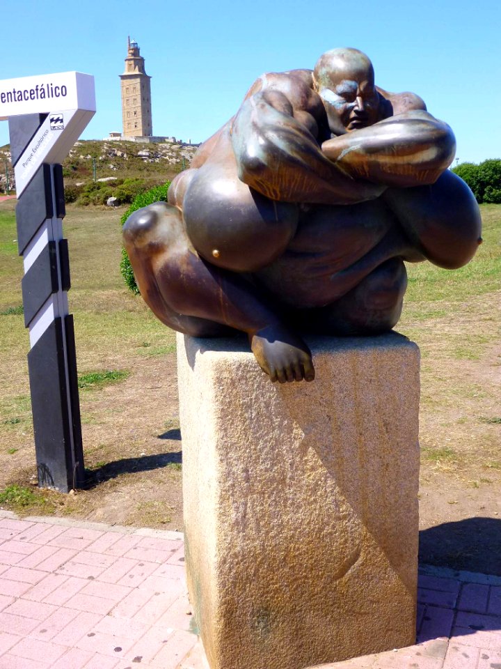 A_Coruña_-_Parque_de_la_Torre,_escultura_'El_Guardián'