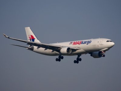 9M-MUD_landing_at_Schiphol_(AMS_-_EHAM),_The_Netherlands,_pic1