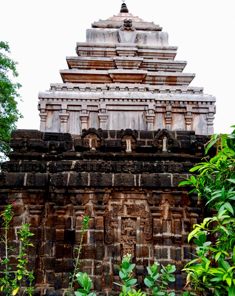 9th_century_Golingeswara_temple,_Biccavolu_Andhra_Pradesh_-_07