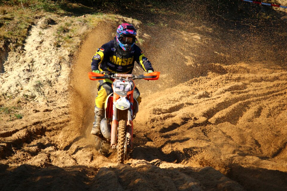 Race driver sand