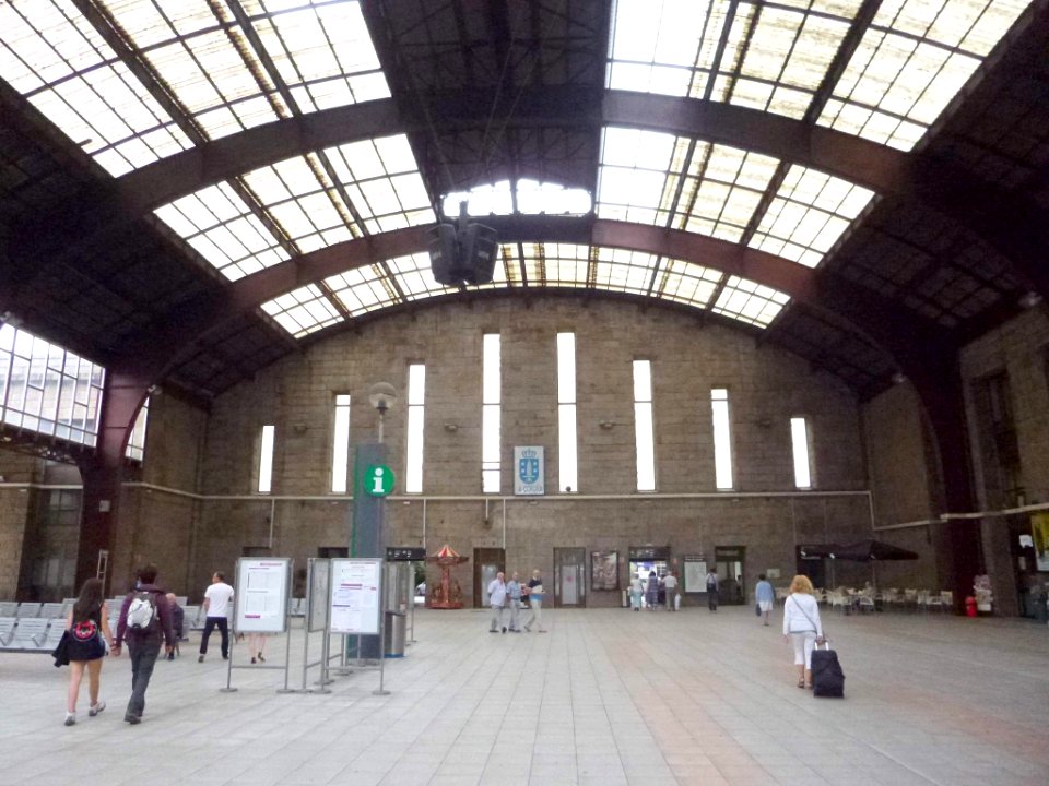 A_Coruña_-_Estación_de_San_Cristóbal_1