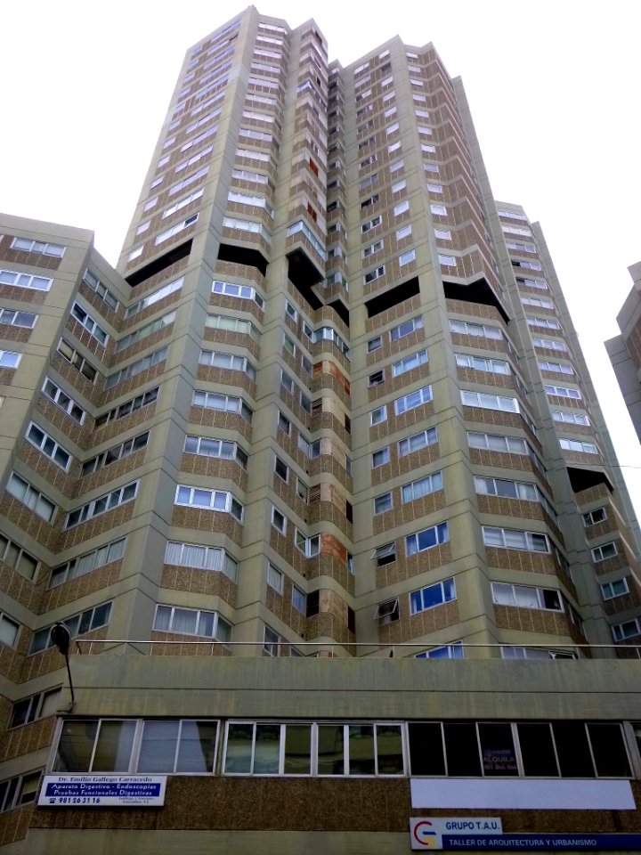 A_Coruña_-_Edificio_Trébol_3