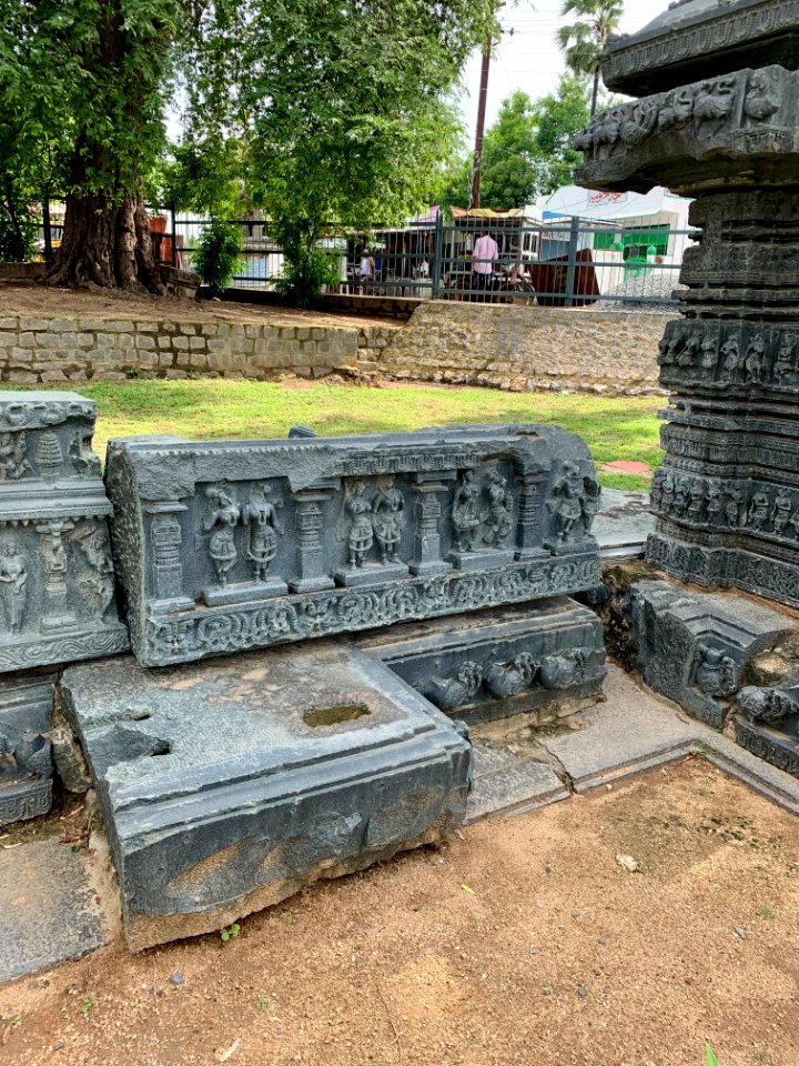 A_display_of_Hindu_and_Jain_temple_ruins,_Warangal_Fort_Park_and_Museum,_Telangana,_India_-_10