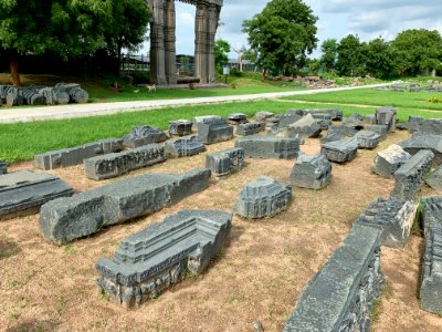 A_display_of_Hindu_and_Jain_temple_ruins,_Warangal_Fort_Park_and_Museum,_Telangana,_India_-_102
