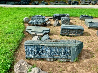 A_display_of_Hindu_and_Jain_temple_ruins,_Warangal_Fort_Park_and_Museum,_Telangana,_India_-_101