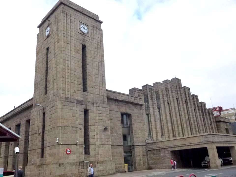 A_Coruña_-_Estación_de_San_Cristóbal_4