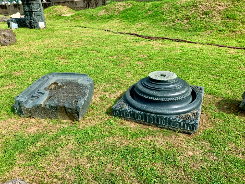 A_display_of_Hindu_and_Jain_temple_ruins,_Warangal_Fort_Park_and_Museum,_Telangana,_India_-_76