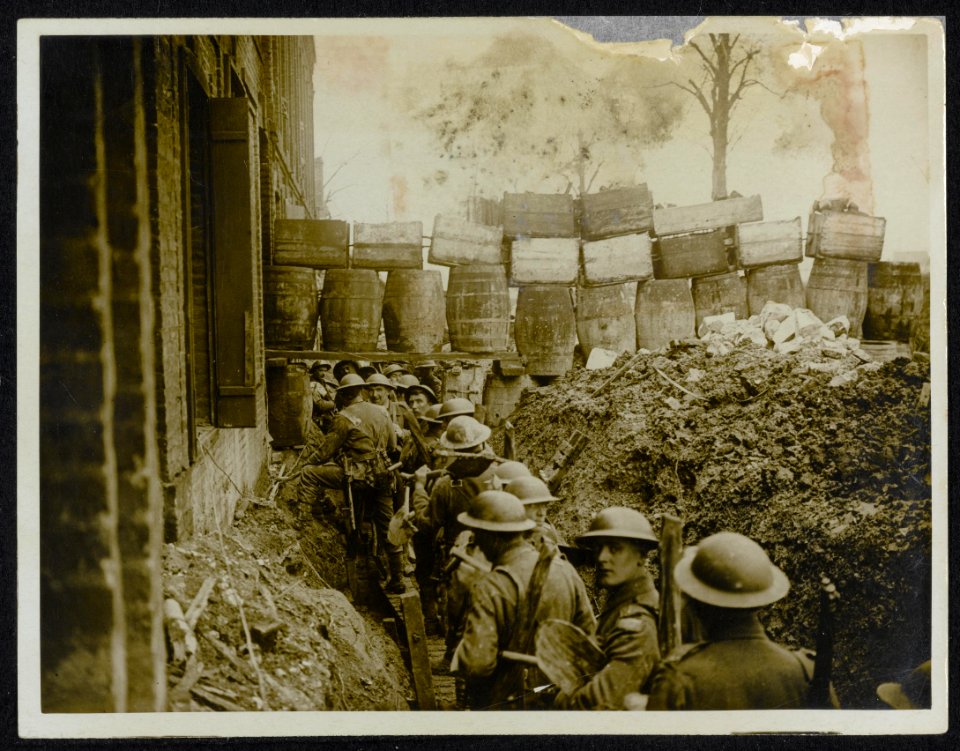A_communication_trench_through_a_French_village.,_Bestanddeelnr_158-1315