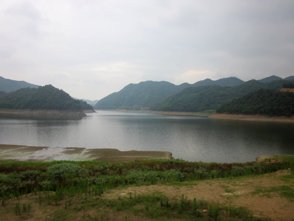 A_corner_of_Hedong_Reservoir,_Xiangxiang,_Hunan,_China12