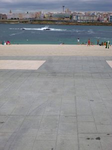 A_Coruña_-_Plaza_de_Riazor_3