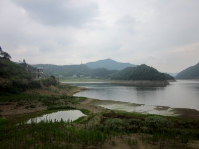 A_corner_of_Hedong_Reservoir,_Xiangxiang,_Hunan,_China11