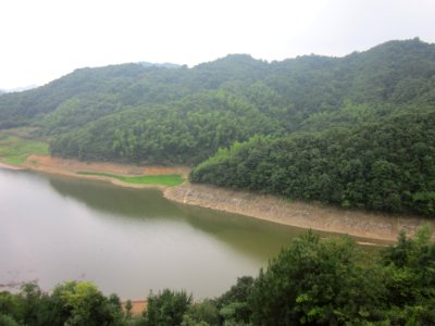 A_corner_of_Hedong_Reservoir,_Xiangxiang,_Hunan,_China4