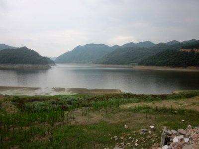 A_corner_of_Hedong_Reservoir,_Xiangxiang,_Hunan,_China2