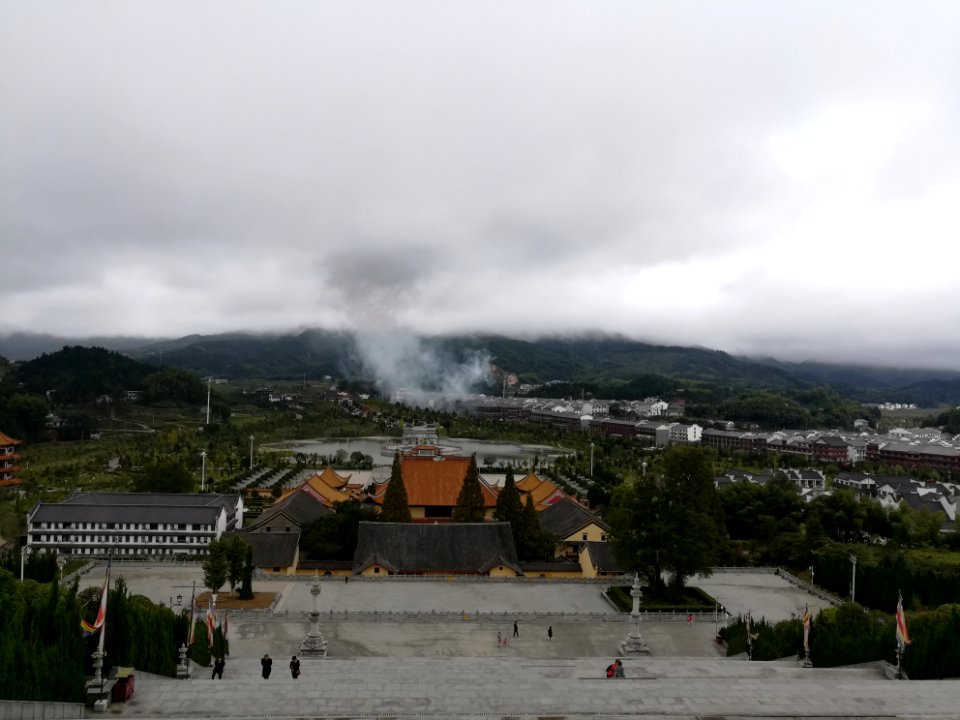 A_commanding_view_of_Miyin_Temple_and_Weishan_Township,_picture4